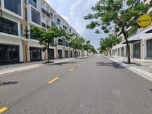 Hình ảnh Bán giá tốt nguyên căn Nhà phố Long Hậu 90m2, ngay trường liên cấp F