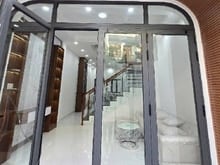 Hình ảnh Bán gấp 56m2, 1 trệt 2 lầu, PK + 3PN + P. Thờ. Xe hơi đỗ cửa.