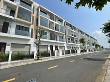 Hình ảnh Gia đình bán Gấp nhà phố, xây 4 tầng ngay trường FPT Long Hậu, Long