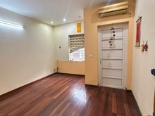 Hình ảnh Tôi cần bán nhà ngõ Bồ Đề, LB giá 14.5 tỷ, 49m2x5T, ô tô vào, nở hậu