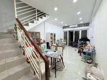 Hình ảnh Nhà Hiếm ngang BỀ THẾ- NỢ DÍ cần bán 3.x tỷ Q10-36m2 HXH thông thoáng.