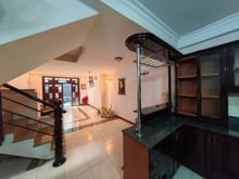 Hình ảnh Cô Linh đi định cư nên cần nhượng lại tổ ấm của gia đình đã gắn bó hơn