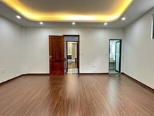Hình ảnh Bán nhà MP Ngọc Lâm, giá 28 tỷ, 70m2x3T, mới đẹp, KD lớn