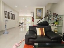 Hình ảnh Phố Nguyễn Văn Cừ - Ô Tô Tránh – 291 M2 3 T – MT 9.5 M – Giá 72.8 T