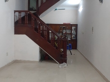 Hình ảnh Cho thuê nhà phố Trần Quốc Hoàn 60m 4tầng ô tô đỗ cửa kinh doanh tốt