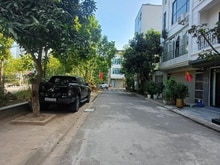 Hình ảnh +Giang Biên-Long Biên-Hà Nội. -Diện tích 65m2. -Nhà 4 Tầng . -Mặt Tiền