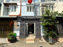 Hình ảnh Nhà ngay sau trường Nguyễn Văn Thệ, DT:4x14M, Trệt, 2 Lầu, 3PN, P.Thờ