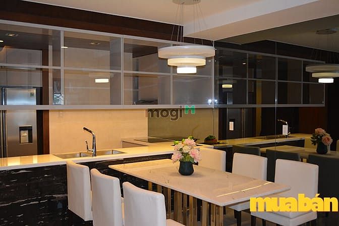 Remax Plaza