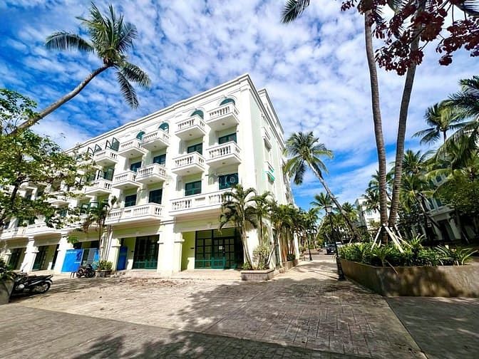 Waterfront Luxury Hotels