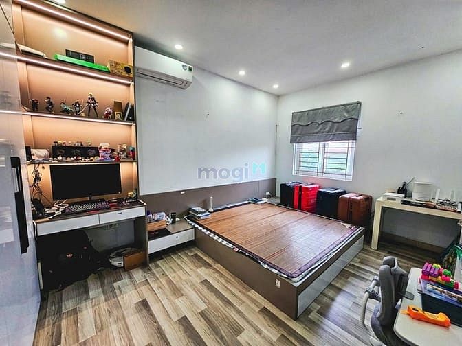 New Space Giang Biên