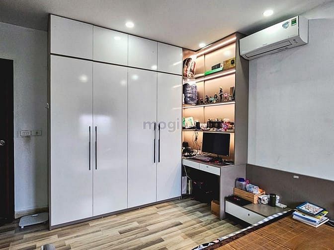 New Space Giang Biên