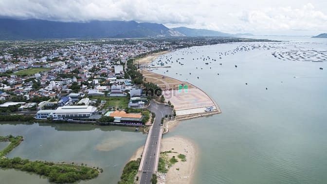 Vân Phong Bay