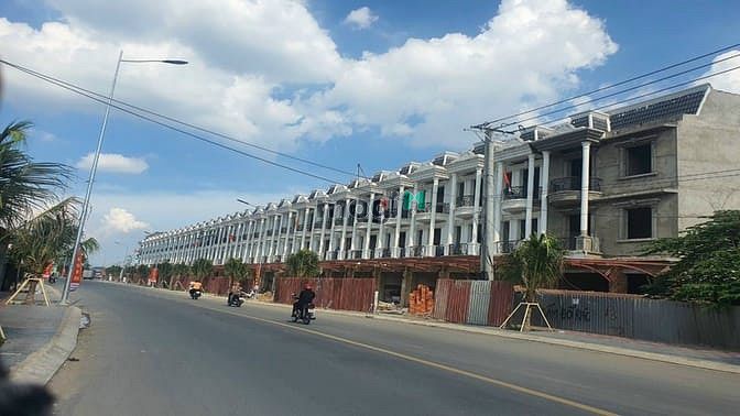Royal Town Dĩ An