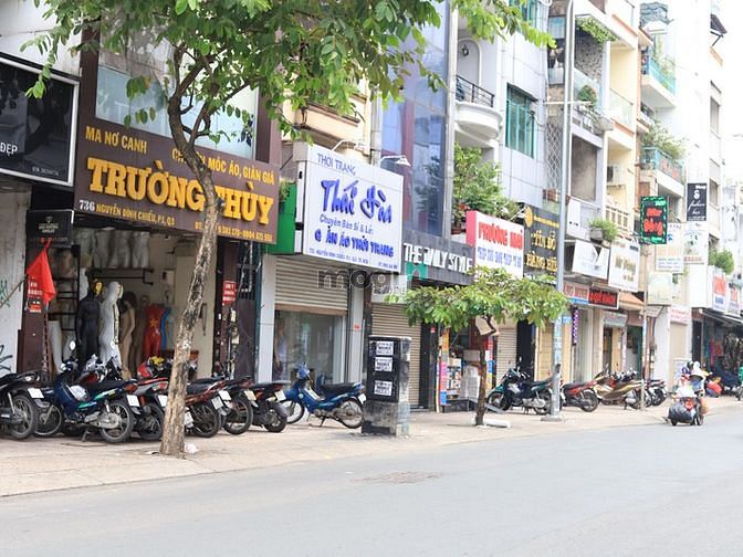 1.  Đường Nguyễn Đình Chiểu, Phường 2, Quận 3