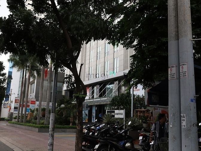 1.  Đường Lý Chính Thắng, Phường 8, Quận 3