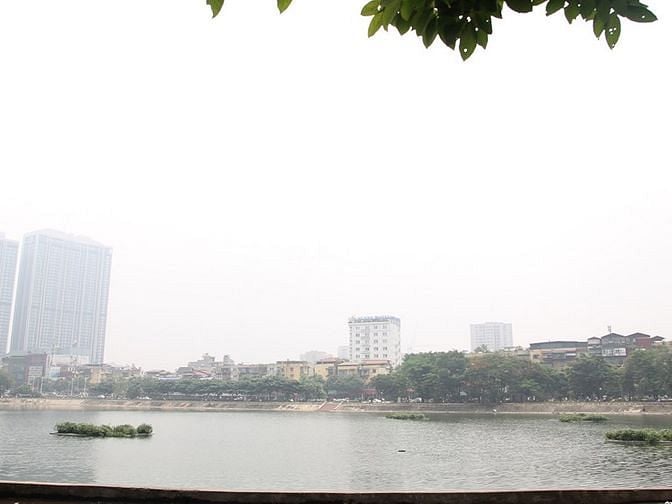 Hồ Ngọc Khánh, đường Phạm Huy Thông, phường Ngọc Khánh, sáng