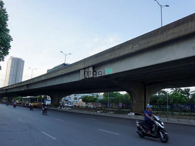 1. Góc đường Nguyễn Xiển, đường Vành đai 3, phường Đại Kim, buổi sáng