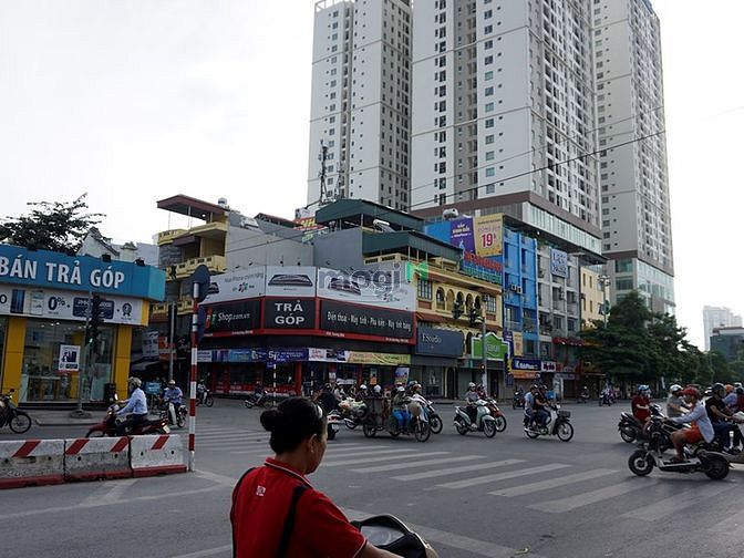 1. Góc đường Tân Mai, phường Tân Mai, buổi sáng