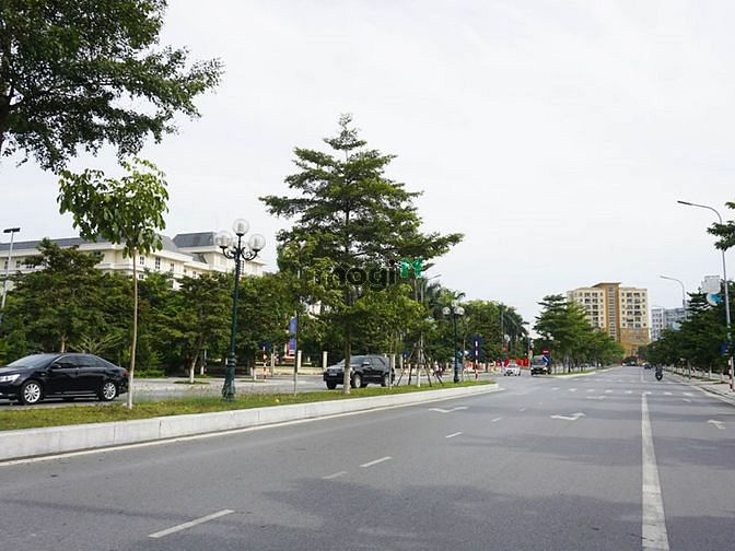 1. Đường vào UBND phường Thịnh Liệt