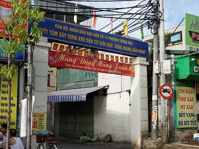 1. Góc đường Tân Mai, phường Tương Mai, buổi sáng