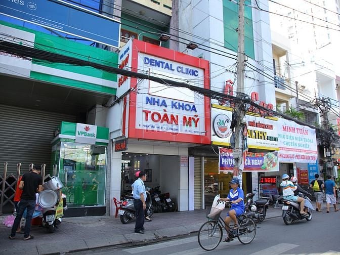 1. Đường Phạm Văn Hai Phường 3 Quận Tân Bình