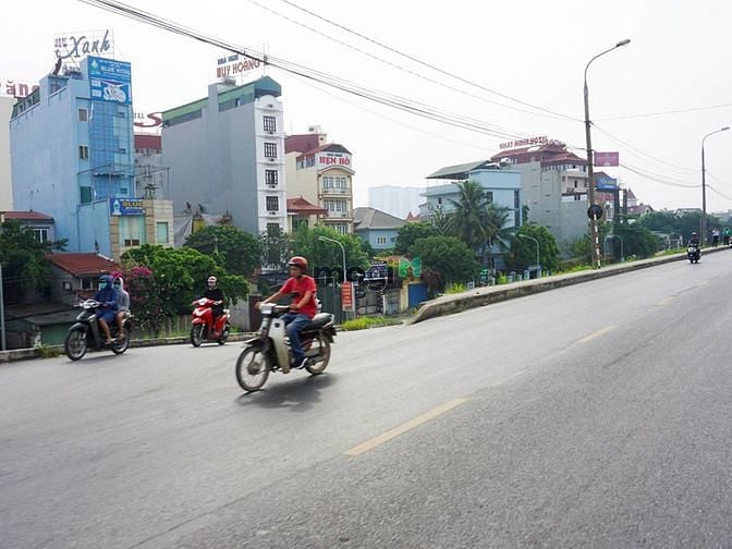 Đường Lâm Du. Phường Bồ Đề. Buổi sáng
