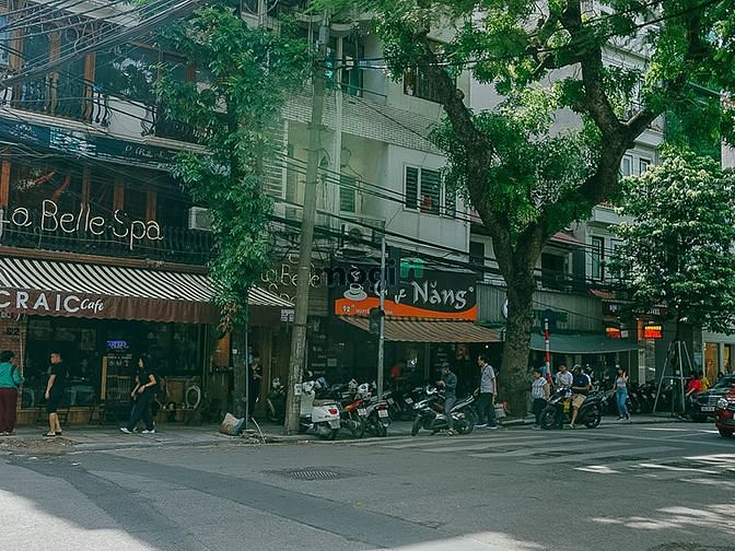 Góc đường Nguyễn Hữu Huân, phường Lý Thái Tổ. Buổi sáng