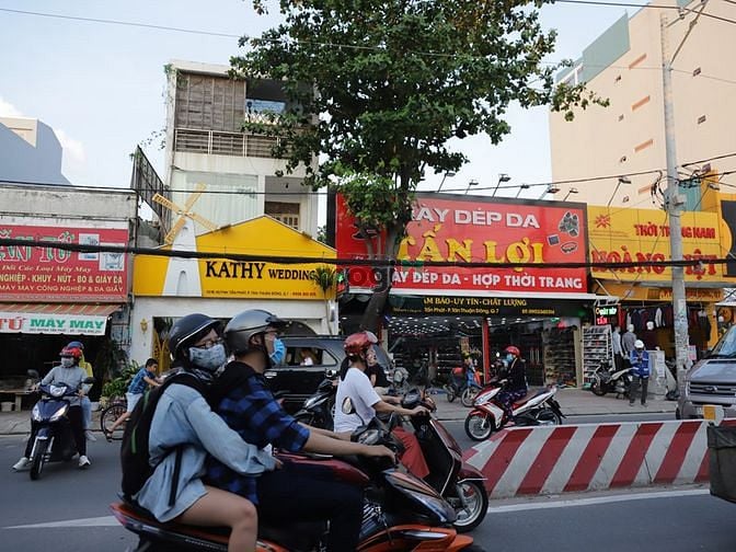 Đường Huỳnh Tấn Phát, Phường Tân Thuận Đông, Quận 7