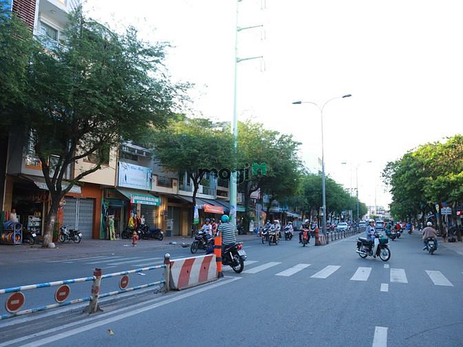 1. Đường Minh Phụng, Phường 10, Quận 11.