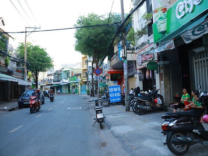 1. Đường Tôn Thất Hiệp, Phường 13, Quận 11.