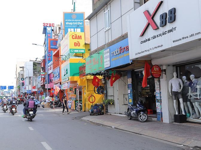 1. Đường Phan Đình Phùng, Phường 1, Quận Phú Nhuận.