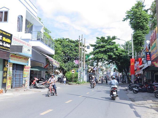 1. Đường Thích Quảng Đức, Phường 4, Quận Phú Nhuận.
