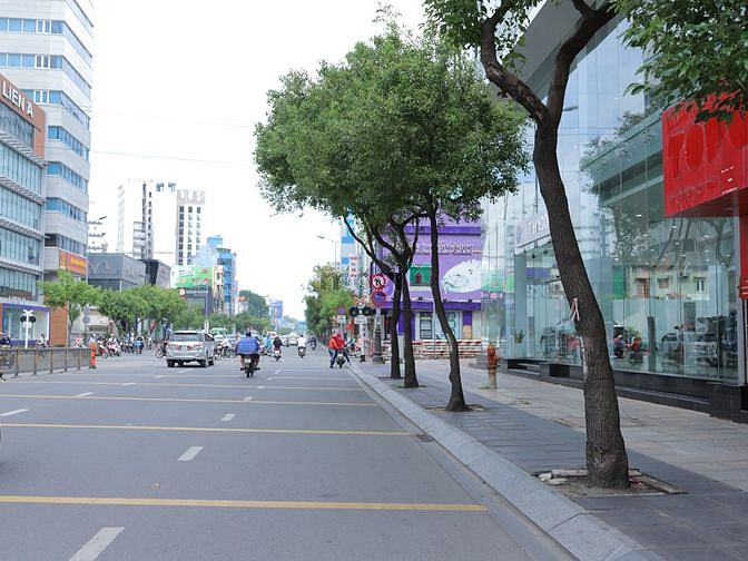 1. Đường Nguyễn Văn Trỗi, Phường 8, Quận Phú Nhuận.