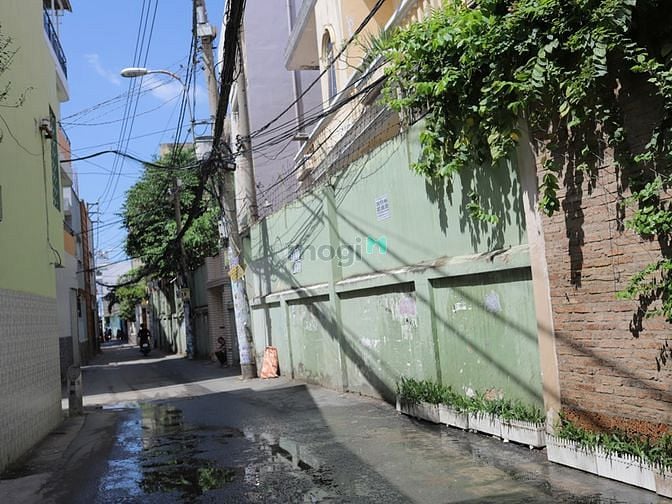 1. Đường Thích Quảng Đức, Phường 9, Quận Phú Nhuận.