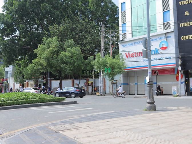 1. Đường Nguyễn Trọng Tuyển, Phường 10, Quận Phú Nhuận.
