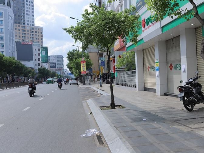1. Đường Huỳnh Văn Bánh, Phường 11, Quận Phú Nhuận.