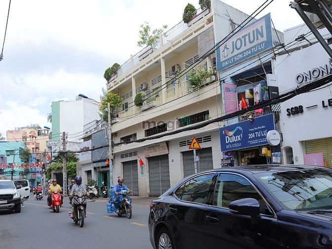 1. Đường Huỳnh Văn Bánh, Phường 12, Quận Phú Nhuận.