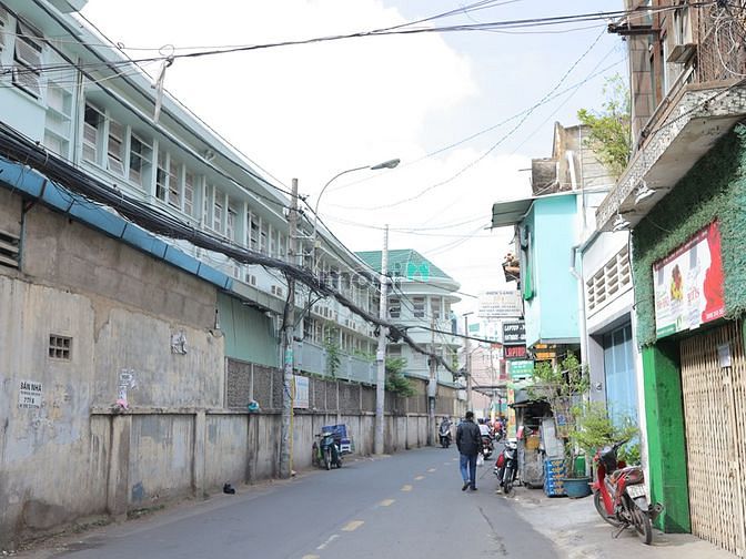 1. Đường Lê Văn Sỹ, Phường 14, Quận Phú Nhuận.