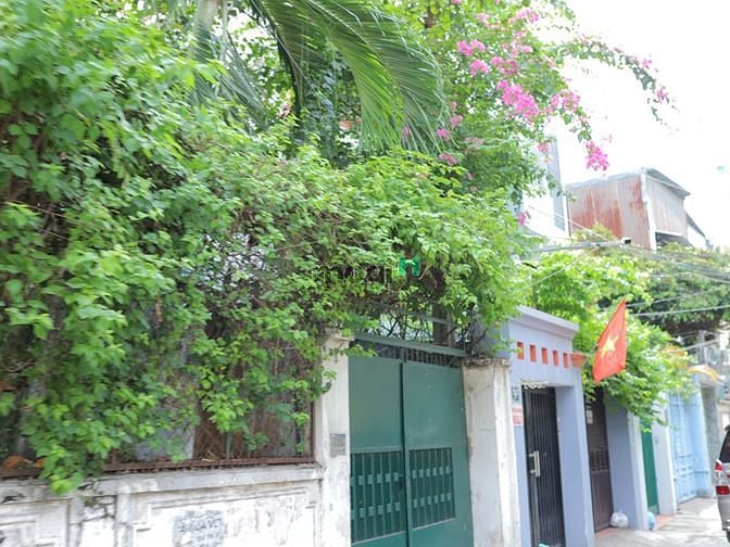 1. Đường Trần Huy Liệu, Phường 15, Quận Phú Nhuận.