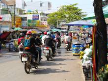 Chợ Nguyễn Xí, Đường Nguyễ Xí, Phường 13
