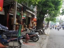 Góc đường Đê la Thành, phường Giảng Võ, chiều
