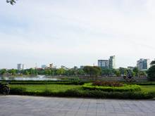3. Công viên và hồ điều hòa. Phường Hoàng Văn Thụ. Buổi sáng.