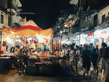 Góc đường Hàng Đào, phường Hàng Đào. Buổi tối
