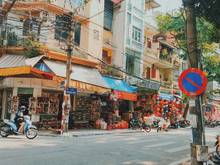 Góc đường Hàng Mã, phường Hàng Mã. Buổi sáng