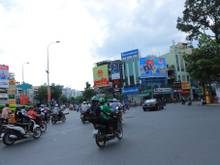 2.  Vòng xoay Lý Thái Tổ, Phường 10, Quận 10.