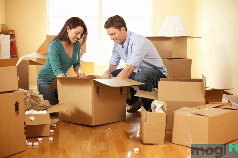 Những vật dụng ít sử dụng, bạn có thể đóng hộp và cất gọn lại.