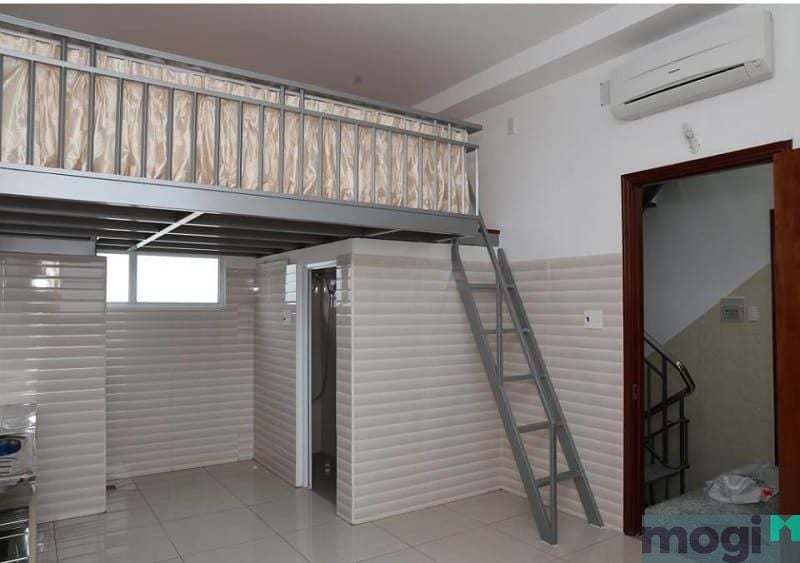 Việc bố trí ánh sáng trên gác lửng hơi bị hạn chế.
