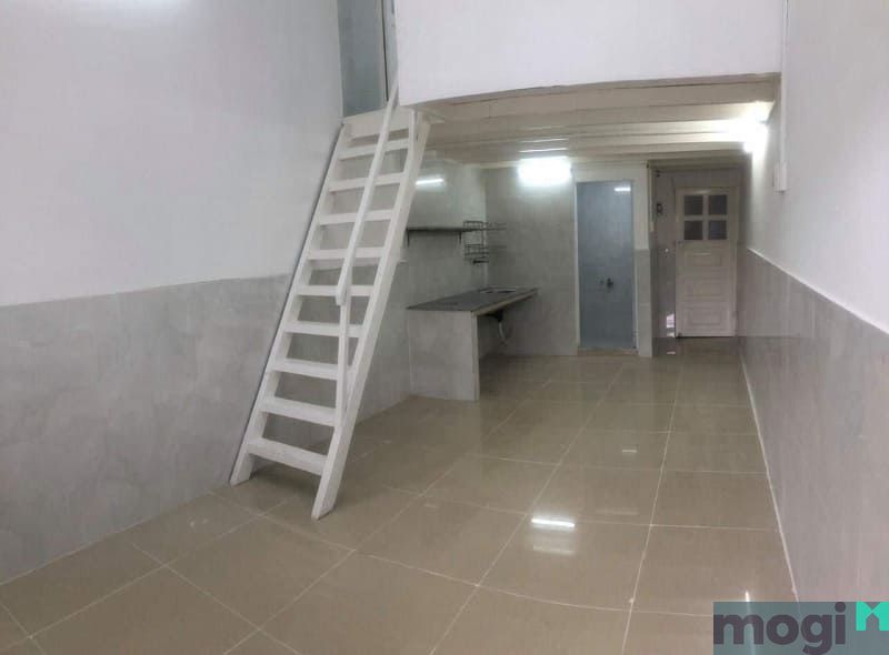 Khu vực gác lửng thường nắng nóng, hoặc dễ bị ẩm mốc.