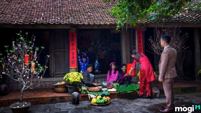 Phụ nữ có nên xông đất ngày Tết?
